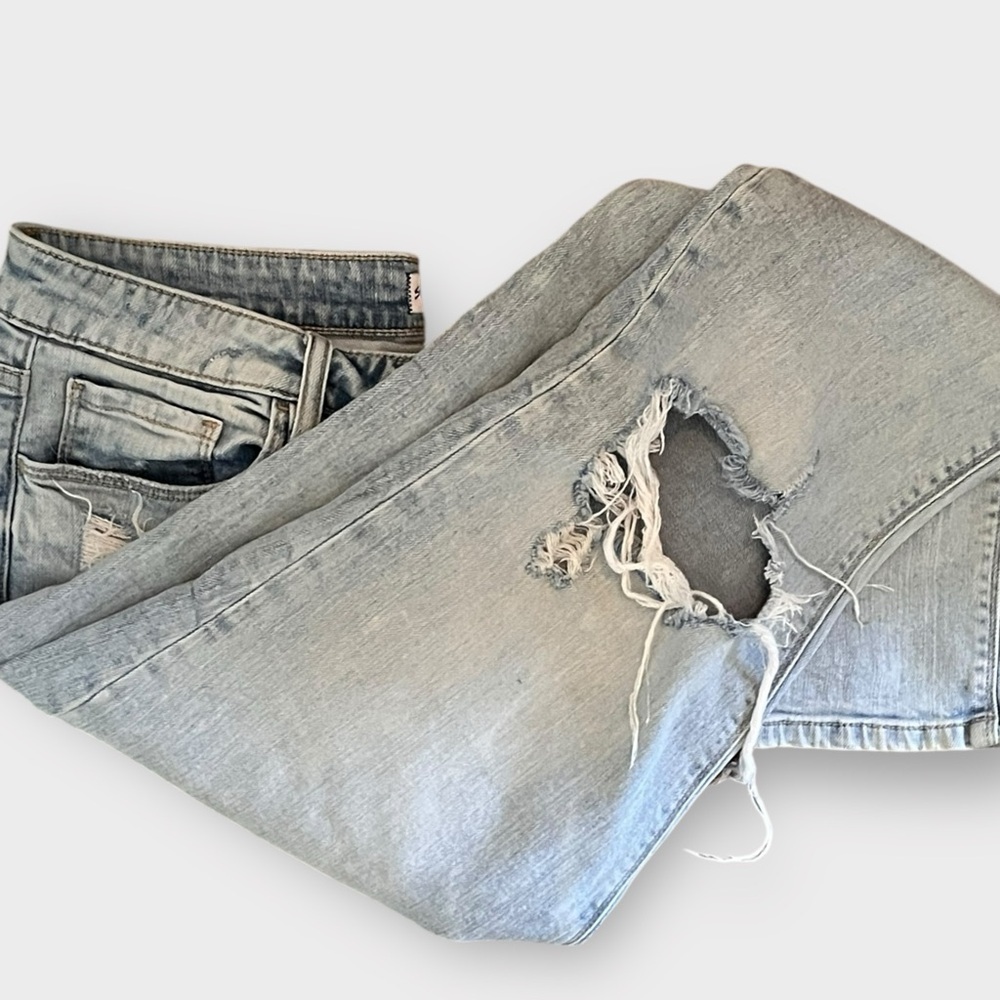 Studio Blue Distressed Light Wash Straight Jeans – Size 31 - Picture 6 of 6